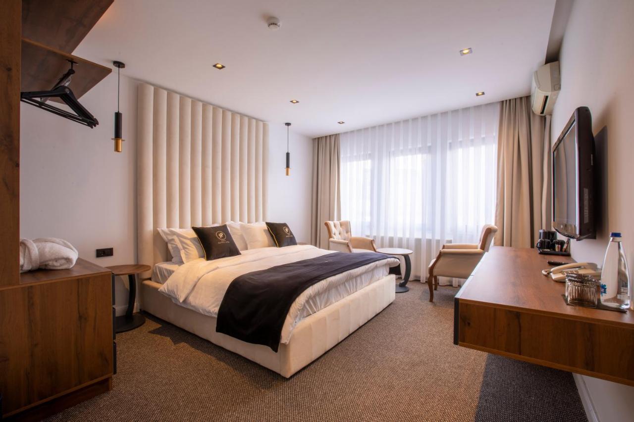 Plaza Boutique Hotel Pristina Esterno foto