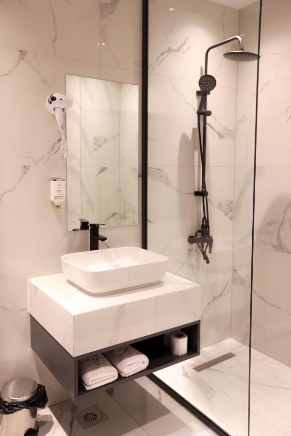 Plaza Boutique Hotel Pristina Esterno foto